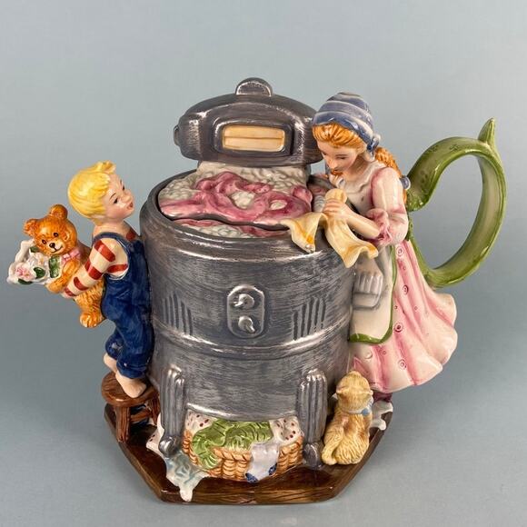 Vintage Wash Day Woman And Boy Teapot Wringer Washer - Picture 1 of 8
